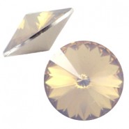 Rivoli 1122 - 12 mm puntsteen Light topaz opal